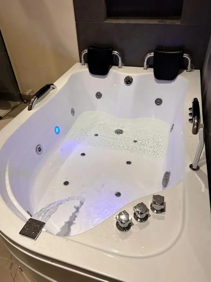 Casa Indigo Laureles-Estadio Con Jacuzzi Medellin Colombia